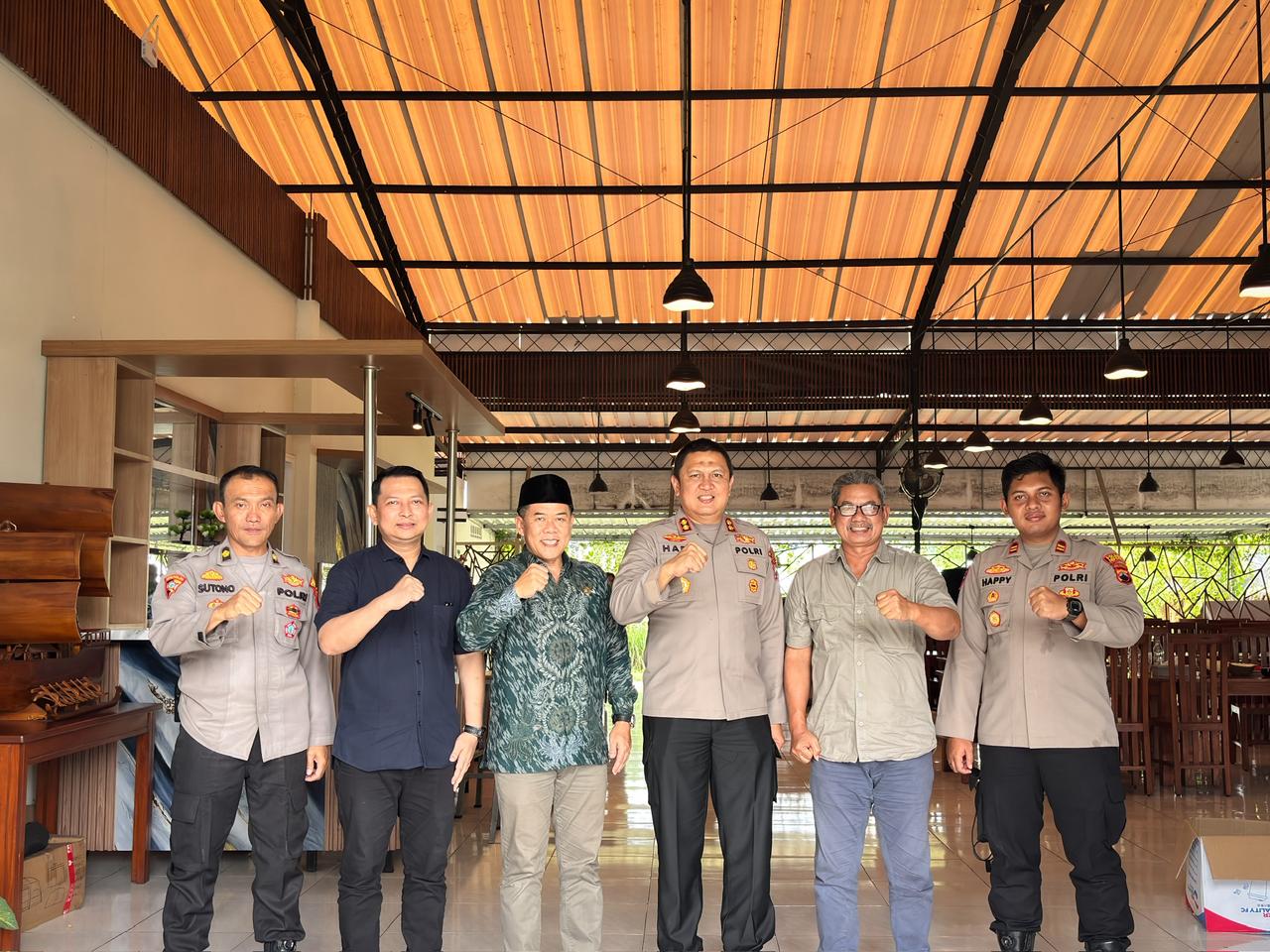 PIMPINAN DPRD TERIMA KUNJUNGAN  KAPOLRES JEPARA YANG BARU BERTUGAS  UNTUK BANGUN SINERGI DAN PERERAT SILAHTURAMI