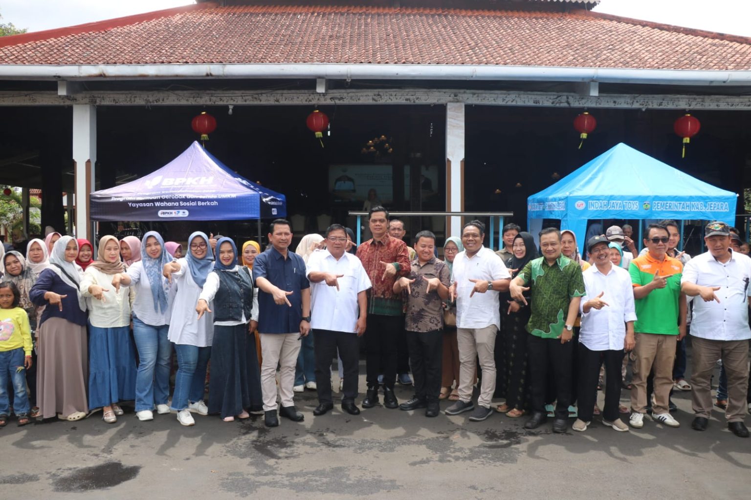 Puluhan Pelaku UMKM di Jepara Terima Bantuan Tenda dan Gerobak, Akses KUR Bakal Dipermudah
