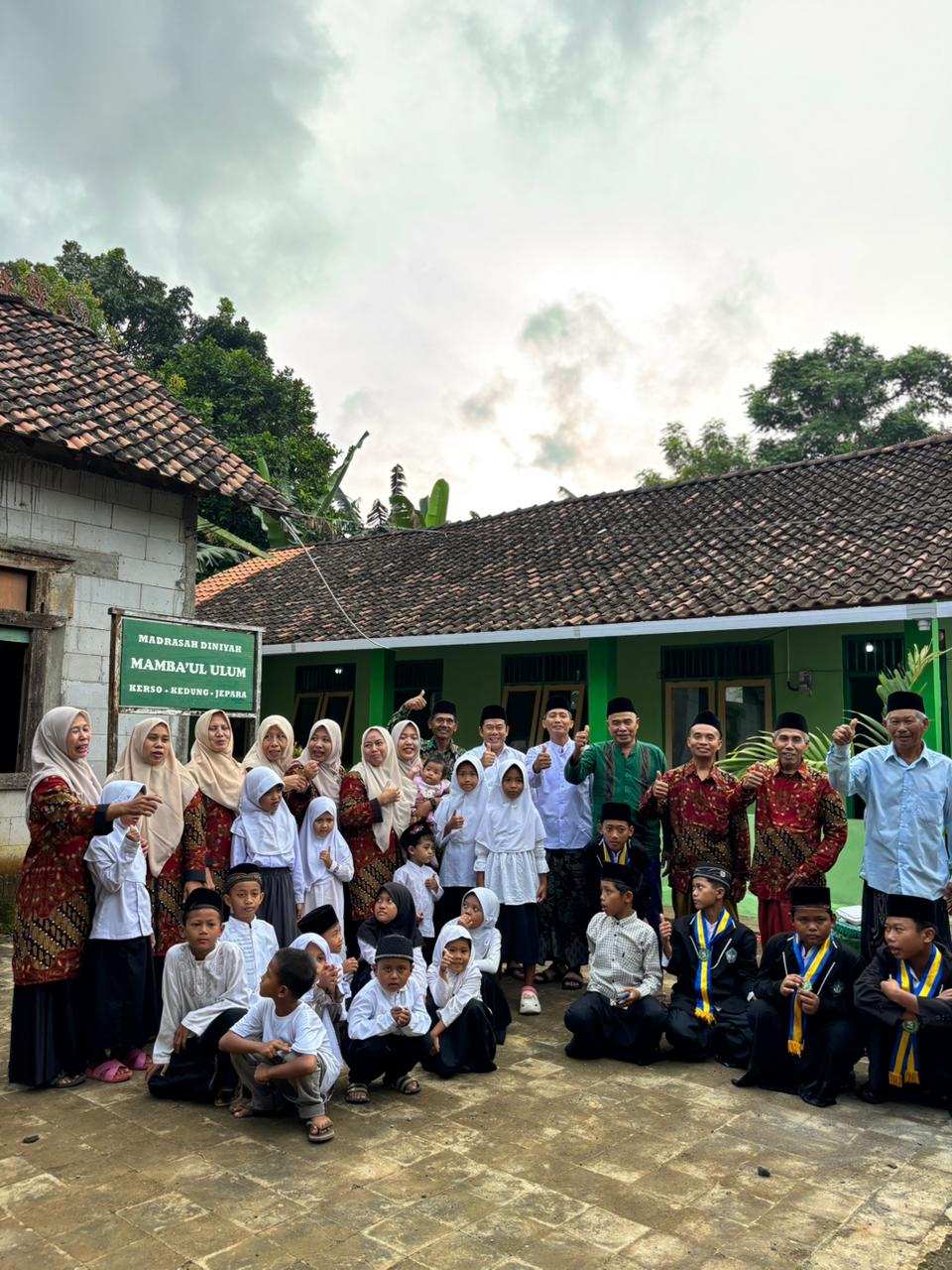 KETUA DPRD JEPARA MENGHADIRI KEGIATAN AKHIRUSSANAH MADIN AWWALIYAH MAMBA’UL ULUM KEDUNG JEPARA