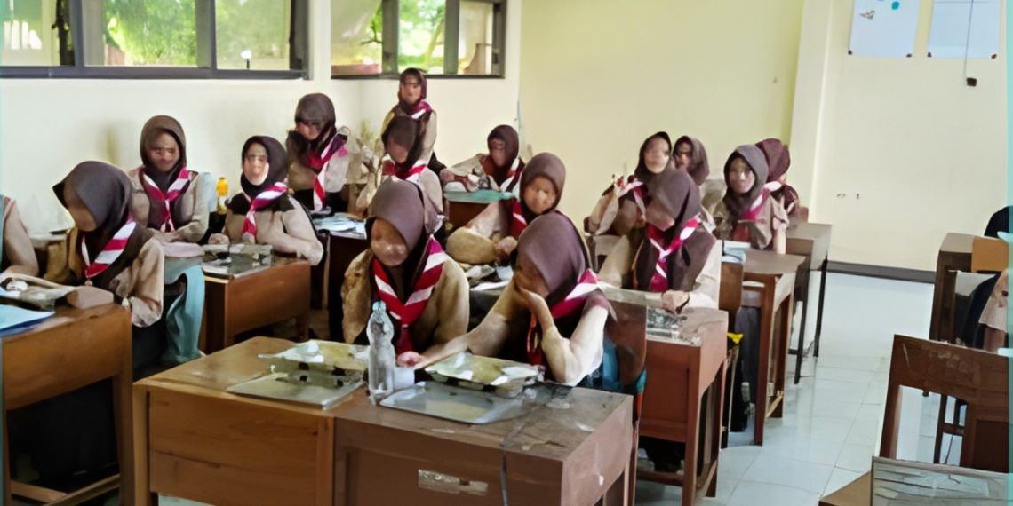 TRANSITIVITAS DAN KUALITAS: KOMITMEN BGN JAGA STANDAR GIZI NASIONAL DI MINDAHAN BATEALIT