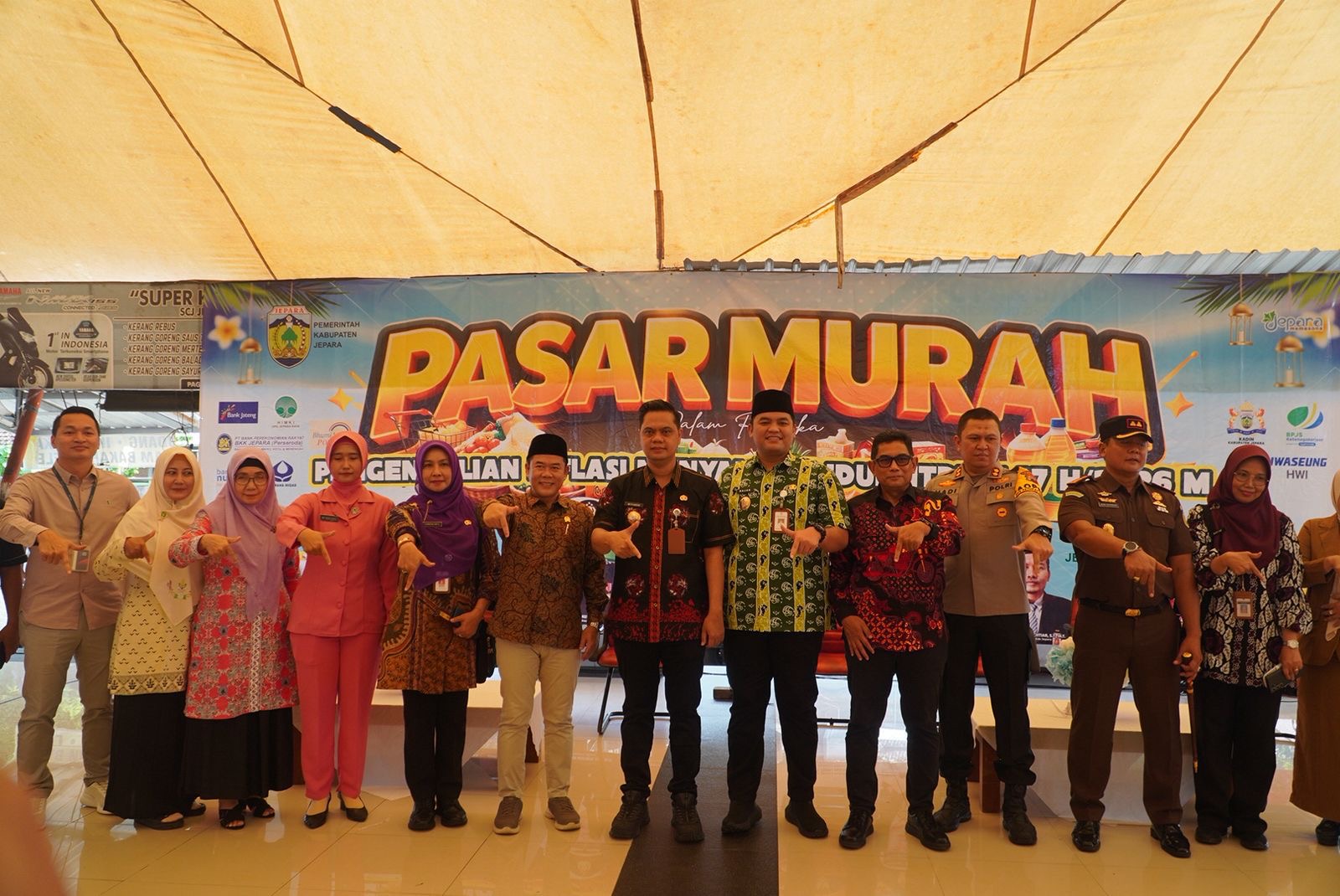 HADIRI OPERASI PASAR MURAH JEPARA, KETUA DPRD DORONG PEMERINTAH TETAP STABILKAN HARGA KEBUTUHAN POKOK MASYARAKAT