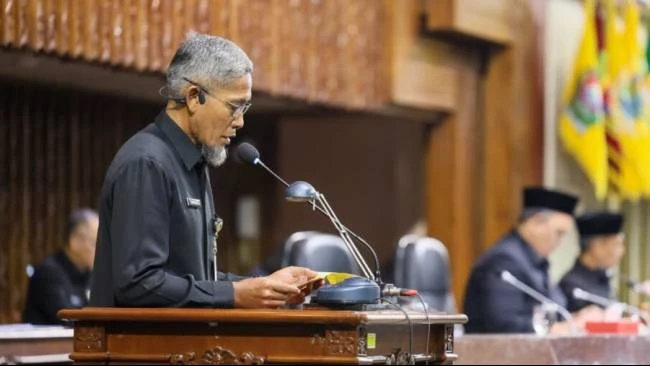 PRESENSI FIKTIF BREBES: SEKDA JATENG TEGASKAN SANKSI BERLAPIS BAGI 3.000 ASN NAKAL<br>