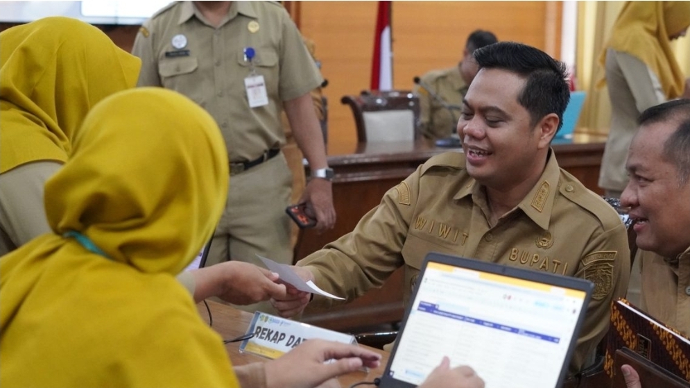 ​BUPATI JEPARA TINJAU LANGSUNG PELAKSANAAN CEK KESEHATAN GRATIS DI SETDA<br>