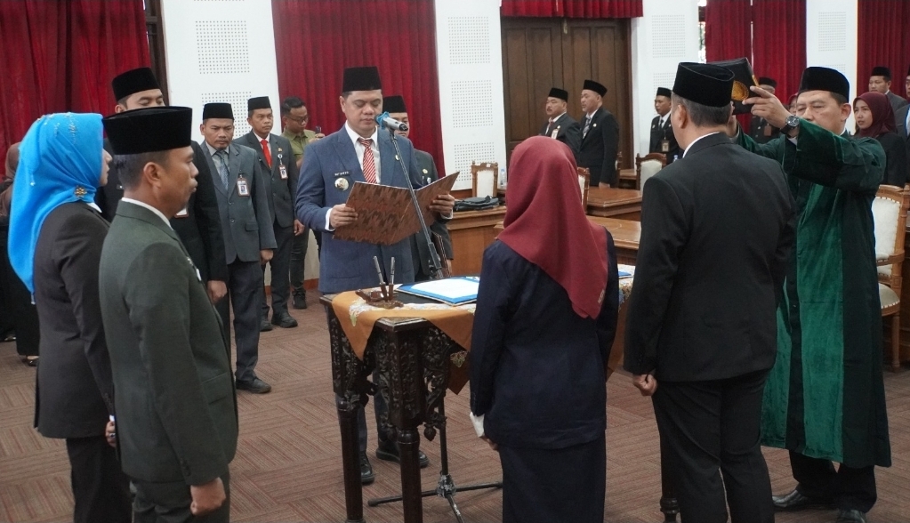 BUPATI JEPARA ROTASI 36 PEJABAT STRUKTURAL, TEGASKAN ASN HARUS ADAPTIF DAN INOVATIF HADAPI PERUBAHAN SOTK<br>