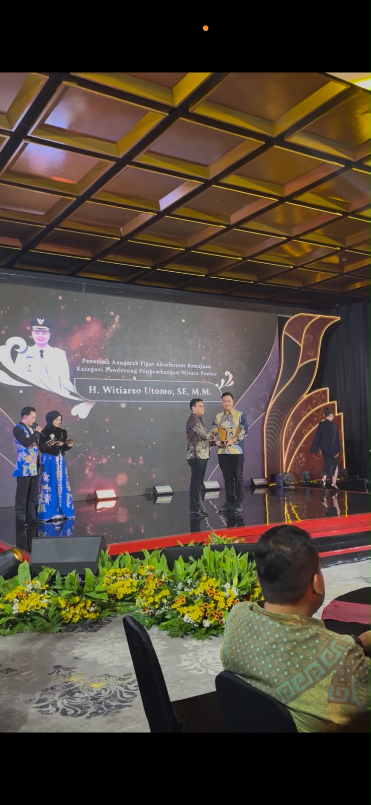 Bupati Jepara Witiarso Terima Penghargaan Pendorong Pengembangan Wisata Pesisir pada detikJateng-Jogja Awards 2026